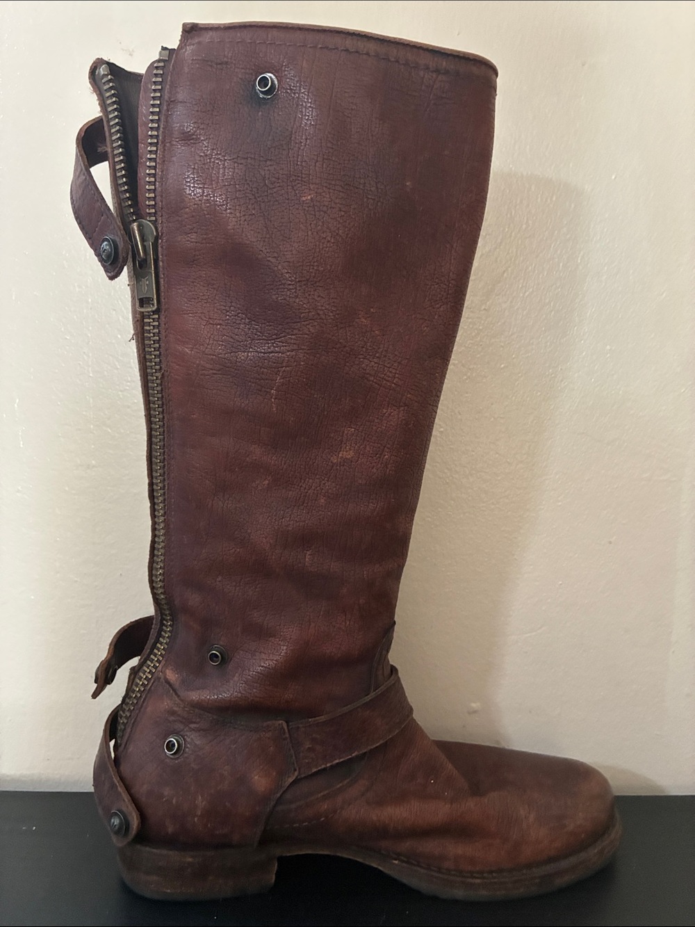 Frye Women's Veronica Back-Zip boots in a dark brown antiqued leather size 8 - Picture 2 of 8
